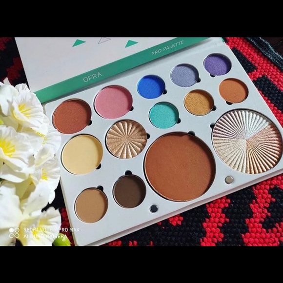 OFRA Makeup Ofra Pro Palette Free Spirit Highlighter Eyeshadow